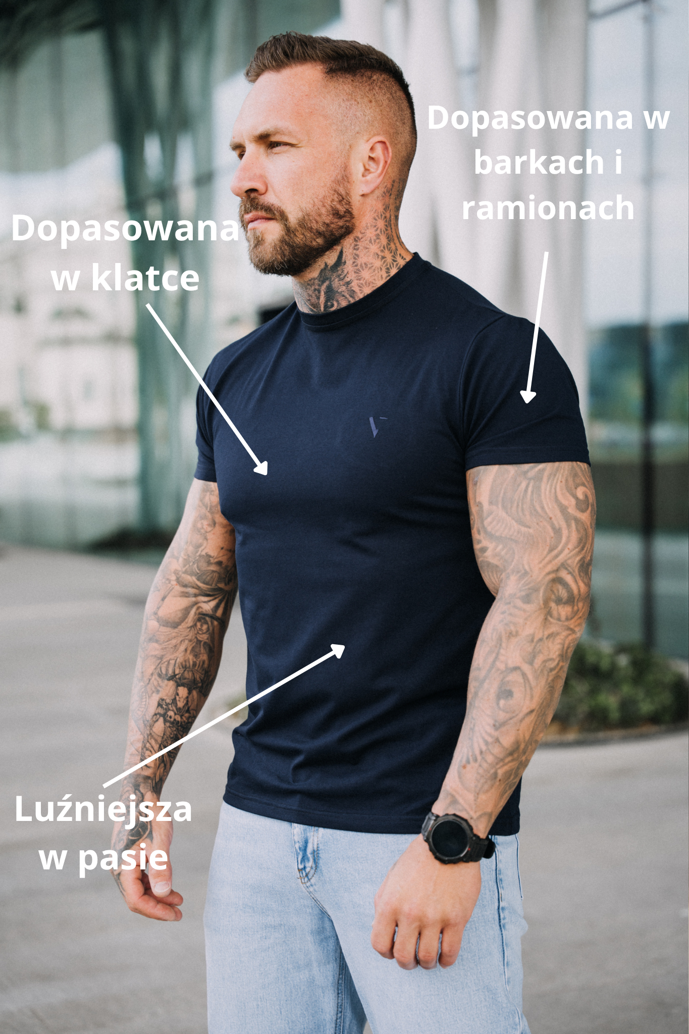 Dopasowana w barkach i ramionach 7.png