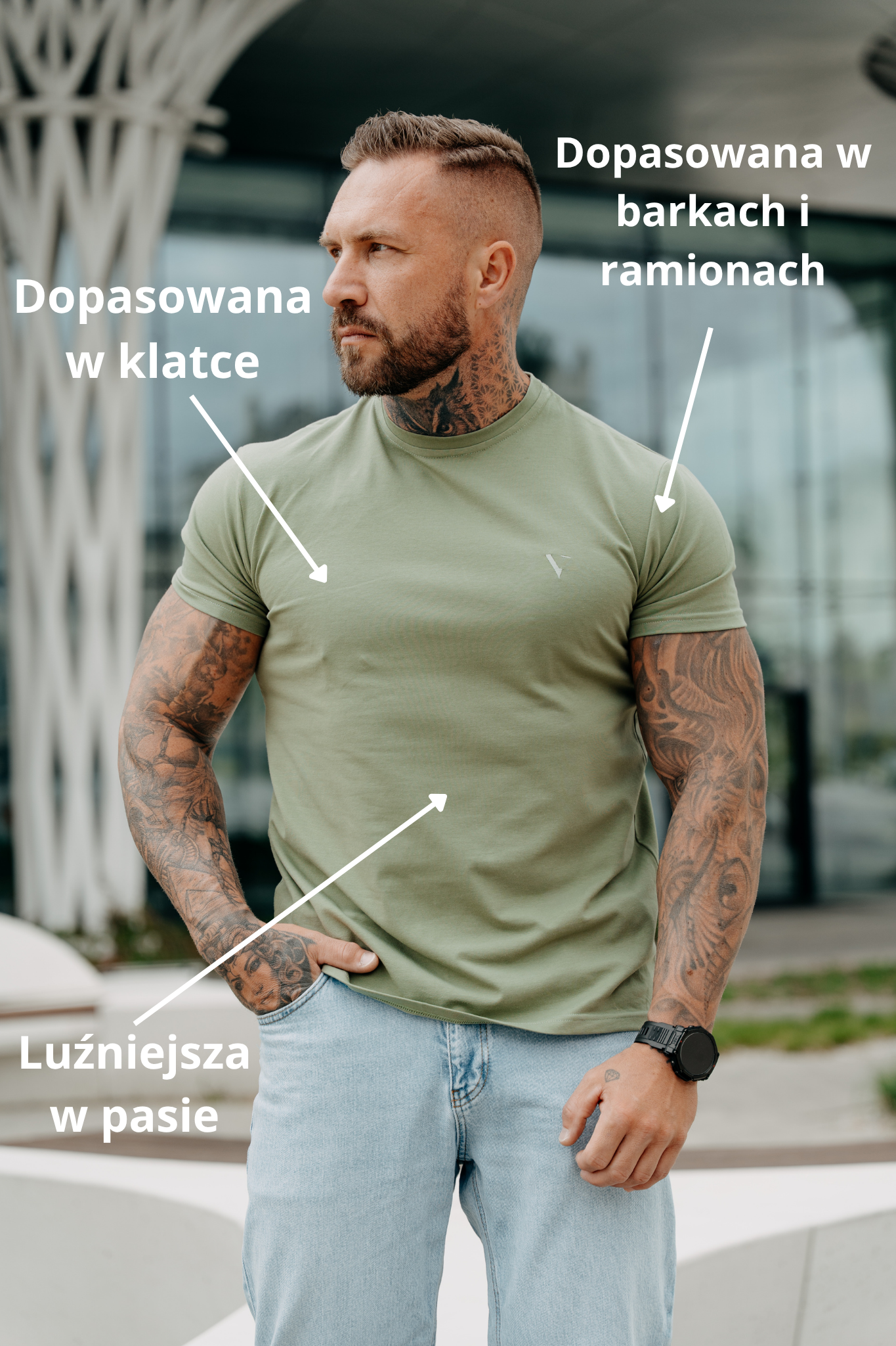 Dopasowana w barkach i ramionach 9 (1).png