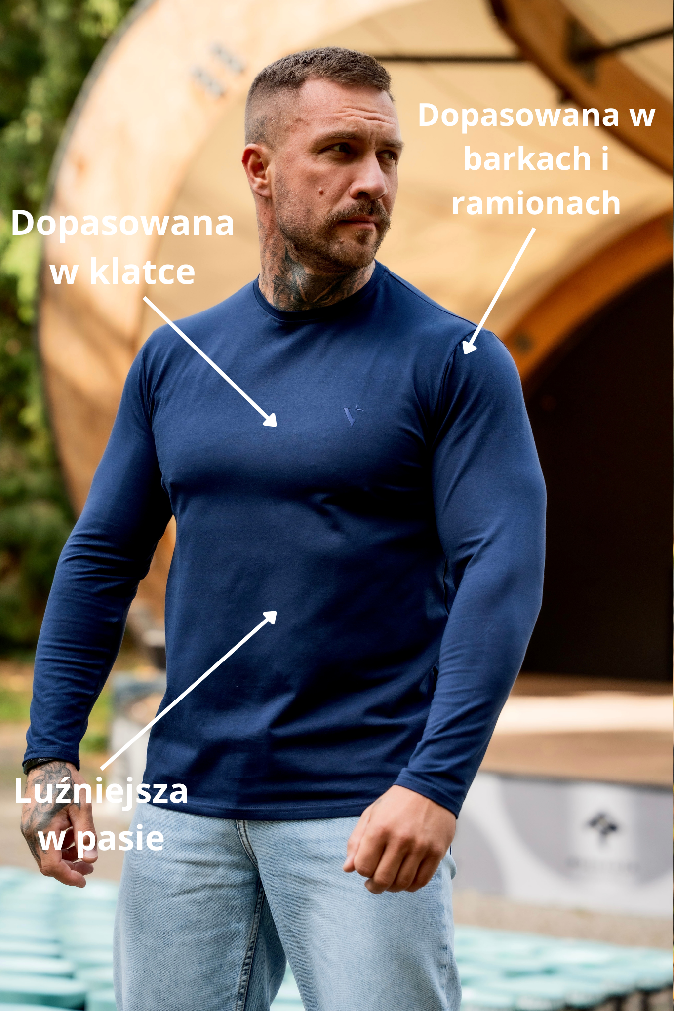 Dopasowana w barkach i ramionach 9 (4).png